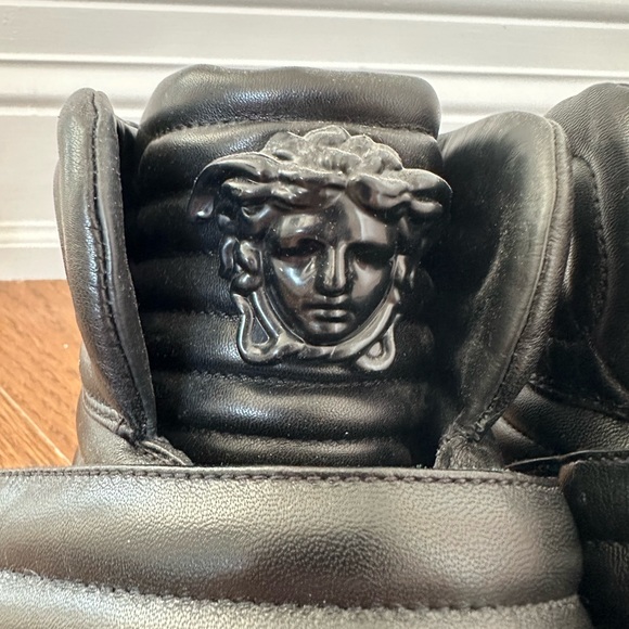 Black leather Versace sneakers - Picture 10 of 14